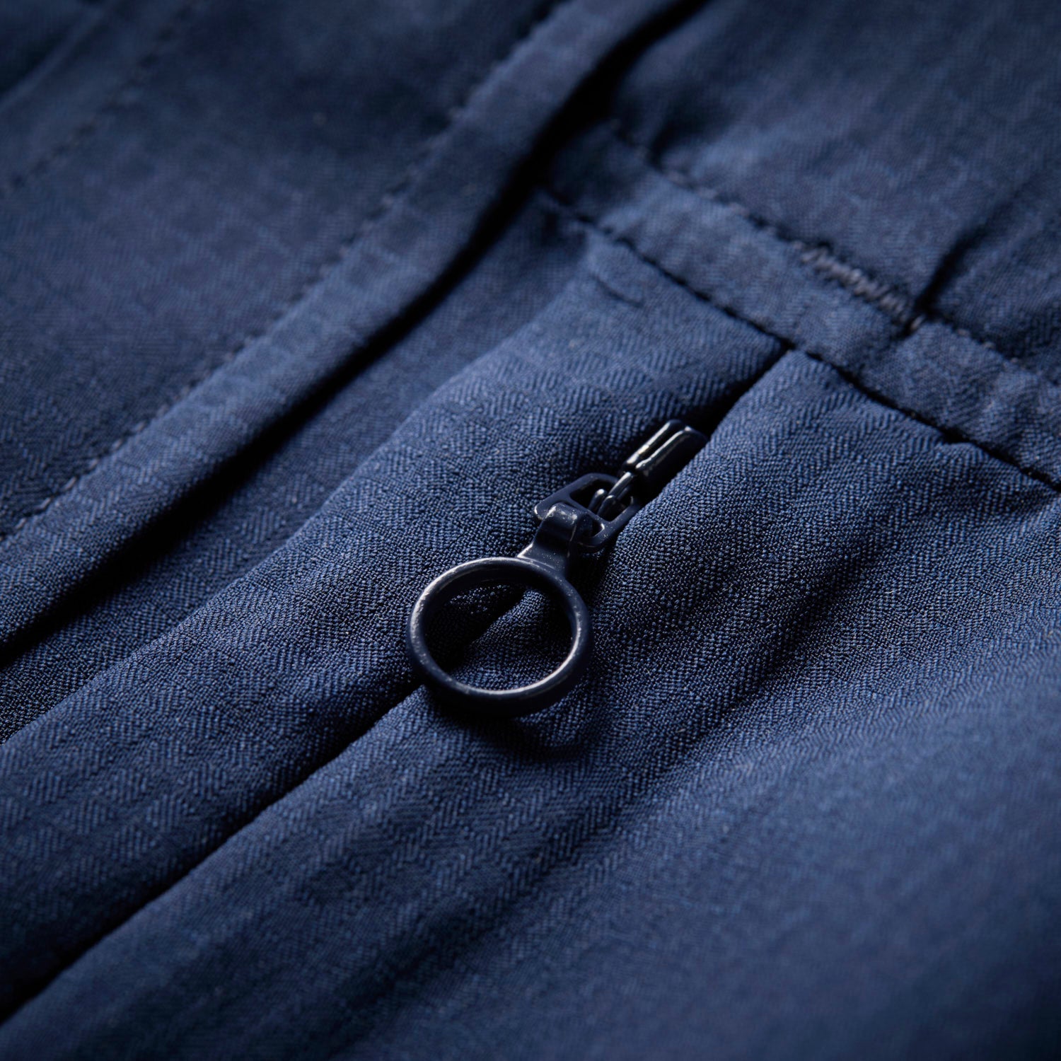 Ezmar-Light-Langaermet-Blaa-Geoff-Anderson-Closeup-3.jpg